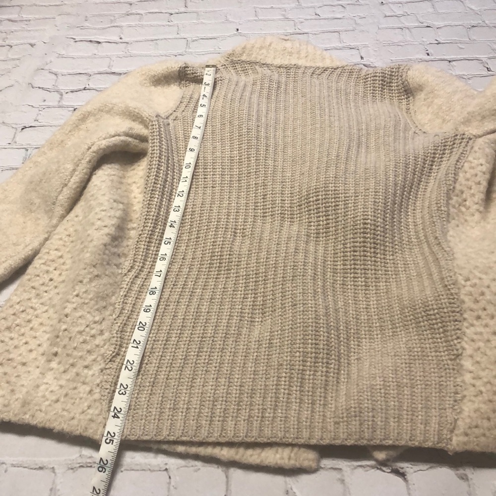 NWT! Beautiful Wool Blend Knit Cardigan - Picture 6 of 8